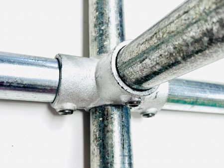 Accesorio en "T" para estructuras de juegos infantiles interiores